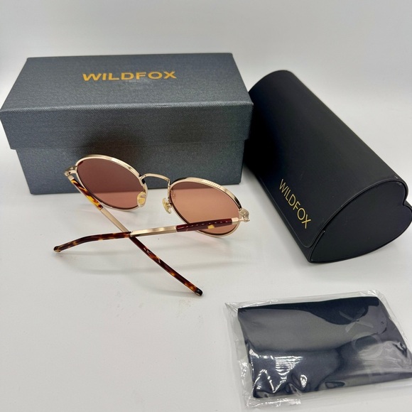 NWT Wildfox Dakota Deluxe Sunglasses Classic Round Gold NEW with case and cloth main image 16